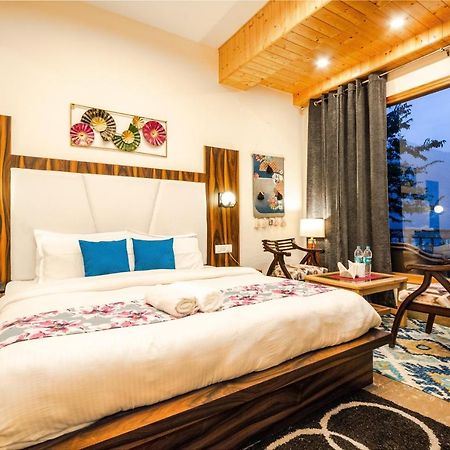 Eden Oaks Hotell Manāli Exteriör bild