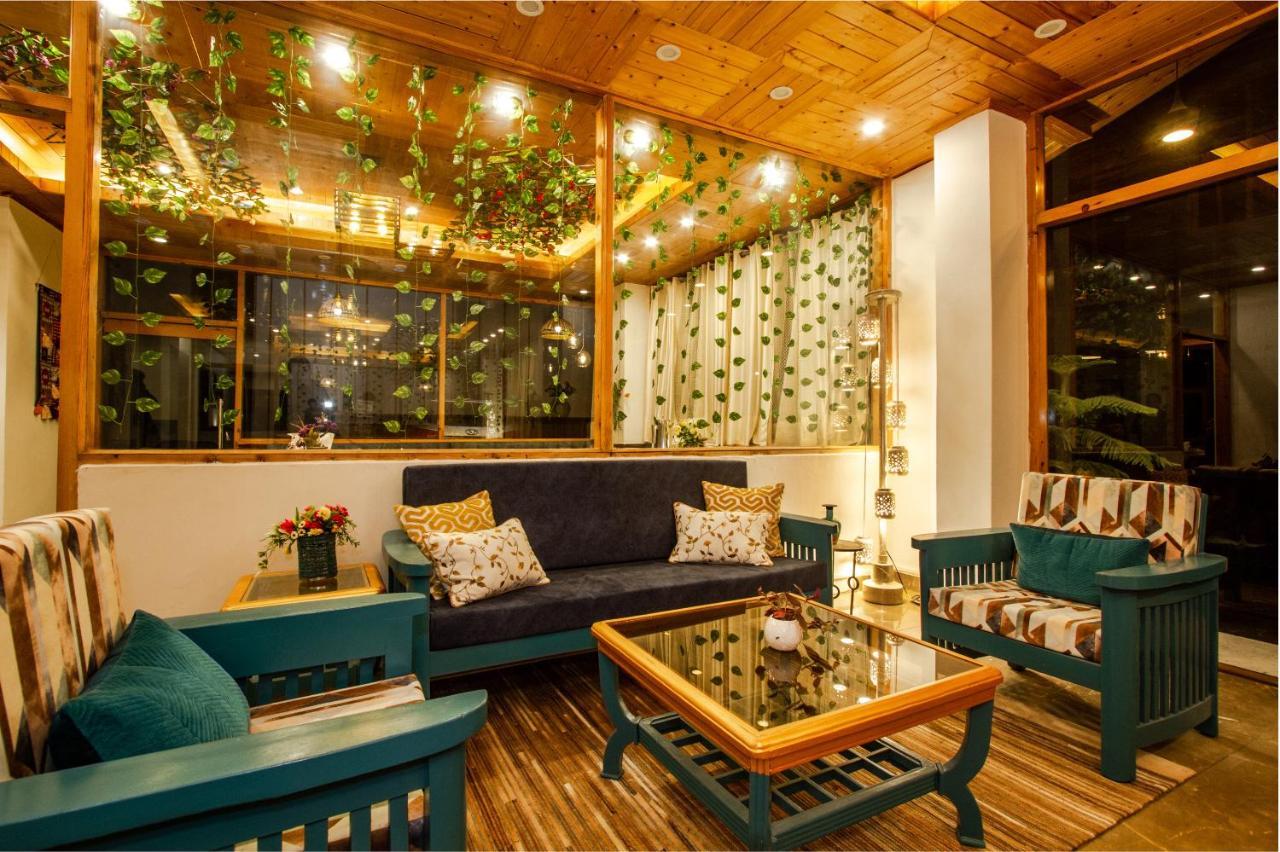 Eden Oaks Hotell Manāli Exteriör bild